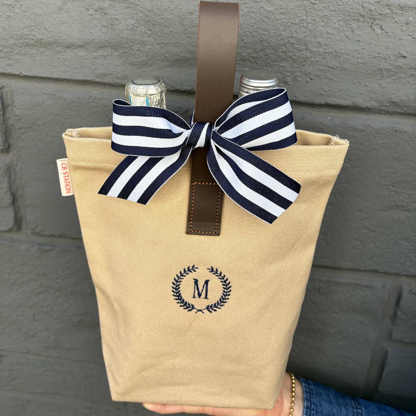 Personalized Wine Bag Monogram Wreath in Navy