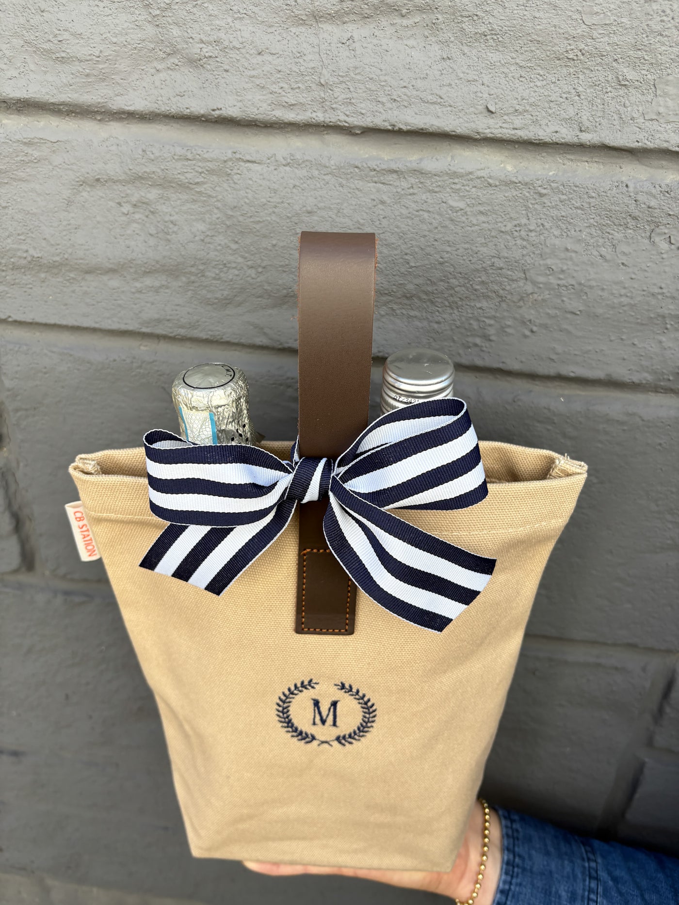 Personalized Wine Bag Monogram Wreath in Navy